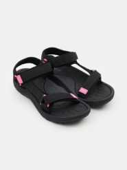 Sandały zapinane na rzepy - czarny. Czarne sandały damskie Sinsay, bez wzorów, bez obcasa, bez zapięcia. Za 49.99 zł.