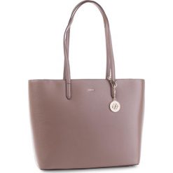Torebka DKNY - R83A3654 Desert DES. Torebki do ręki damskie marki DKNY. W wyprzedaży za 649.00 zł.
