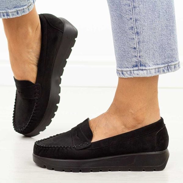 Czarne zamszowe mokasyny damskie Potocki 21338. Czarne mokasyny damskie POTOCKI, ze skóry, biznesowe. Za 149.00 zł.