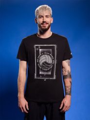 4F T-shirt regular z nadrukiem siatkarskim męski - czarny L. Czarne koszulki sportowe męskie 4f, l, bez wzorów, z bawełny, klasyczne, bez kołnierzyka. Za 69.99 zł.
