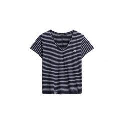 Koszulka damska Superdry Studios. Niebieskie koszulki sportowe damskie Superdry., bez wzorów, bez kołnierzyka, bez ramiączek. Za 127.50 zł.