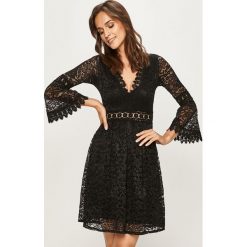 Haily's - Sukienka. Czarne sukienki damskie Haily's, na co dzień, l, bez wzorów, z dzianiny, casualowe, bez kołnierzyka, bez ramiączek, mini, proste. Za 129.90 zł.