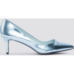 NA-KD Shoes Metaliczne czółenka na średnim obcasie - Blue. Niebieskie czółenka damskie NA-KD Shoes. W wyprzedaży za 36.59 zł.