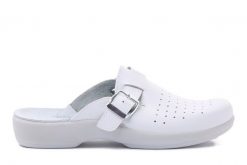 INBLU AE-01 001 biały, klapki damskie. Białe klapki damskie Inblu, w ażurowe wzory, bez obcasa. Za 44.99 zł.