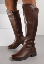 Brązowe Kozaki w Stylu Oficerek Ozdobione Klamrą Eselia. Brązowe kozaki damskie Born2be, z jeansu, bez obcasa, na płaskiej podeszwie. Za 149.99 zł.