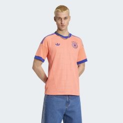 Bramkarska koszulka wyjazdowa Niemcy 26. Brązowe bluzy męskie Adidas, bez wzorów, bez kołnierzyka, bez ramiączek, do piłki nożnej, climacool (adidas). Za 439.00 zł.