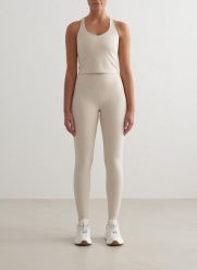 Damskie legginsy z wysokim stanem, squat proof modelujące Sculpting Fit beżowe. Brązowe legginsy damskie Aim'n, m, bez wzorów, z lycry, z podwyższonym stanem, do biegania. Za 254.40 zł.