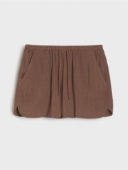 Wiskozowe szorty z domieszką lnu - brązowy. Brązowe szorty damskie Sinsay, l, bez wzorów, z wiskozy. Za 39.99 zł.