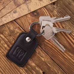 Portfel męski skórzany czarny T-46-BL i brelok do kluczy T-86-BL zestaw prezentowy ZUP-135-BL. Czarne portfele męskie Paolo Peruzzi, bez wzorów, ze skóry. Za 75.99 zł.