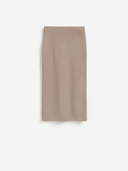 Spódnica midi z dodatkiem modalu - brązowy. Brązowe spódnice damskie Reserved, l, bez wzorów, z dzianiny, midi, dopasowane. Za 89.99 zł.
