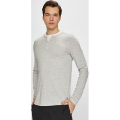 Tom Tailor Denim - Longsleeve. Szare bluzki z długim rękawem męskie Tom Tailor Denim, z bawełny, z okrągłym kołnierzem. W wyprzedaży za 69.90 zł.