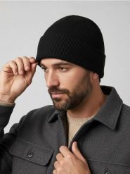 Czapka beanie z domieszką wiskozy - czarny. Czarne czapki i kapelusze męskie Sinsay, bez wzorów, z wiskozy. Za 25.99 zł.