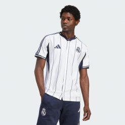 Koszula Real Madryt US Pack. Białe koszule męskie Adidas, s, bez wzorów, sportowe, bez kołnierzyka, bez ramiączek. Za 340.50 zł.