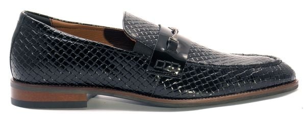 Czarne lakierowane wsuwane buty męskie ze sprzączką - plecione loafersy T239. Czarne eleganckie półbuty Modini Moda Męska, z gumy, casualowe, bez zapięcia. W wyprzedaży za 360.00 zł.