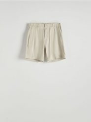 Szorty regular fit - beżowy. Brązowe szorty męskie Reserved, l, bez wzorów, z bawełny. W wyprzedaży za 79.99 zł.