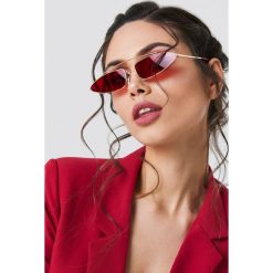 NA-KD Accessories Okulary przeciwsłoneczne z mostkiem - Red. Czerwone okulary przeciwsłoneczne damskie NA-KD Accessories. Za 52.95 zł.
