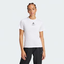 Koszulka Les Mills Graphic. Białe obuwie sportowe damskie Adidas, bez wzorów, na fitness i siłownię. W wyprzedaży za 129.35 zł.