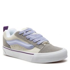 Tenisówki Vans. Niebieskie trampki i tenisówki damskie Vans, bez wzorów, bez zapięcia. Za 209.99 zł.