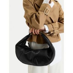 Torebka GINO ROSSI. Czarne torebki do ręki damskie Gino Rossi, bez wzorów, klasyczne, bez dodatków. Za 249.99 zł.