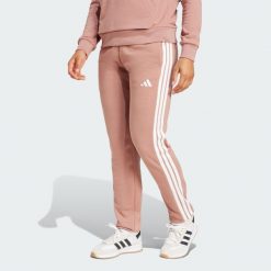 Spodnie Essentials 3-Stripes French Terry Cuffed. Białe spodnie sportowe damskie Adidas, s, bez wzorów, z materiału, na fitness i siłownię. W wyprzedaży za 127.02 zł.