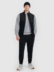 4F Spodnie dresowe joggery męskie - czarne M. Czarne spodnie sportowe męskie 4f, m, bez wzorów, z dresówki, na fitness i siłownię. Za 149.99 zł.