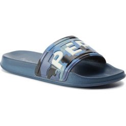 Klapki PEPE JEANS - Slider Camo PMS70071 Navy 595. Niebieskie klapki męskie Pepe Jeans, z jeansu. W wyprzedaży za 89.00 zł.