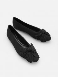 Baleriny z kokardami - czarny. Czarne baleriny damskie Reserved, bez wzorów, bez obcasa. Za 139.99 zł.