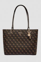 GUESS Brązowa damska shopperka logowana Noelle Tote. Brązowe torebki do ręki damskie Guess, z aplikacjami, ze skóry ekologicznej, bez dodatków. W wyprzedaży za 529.99 zł.