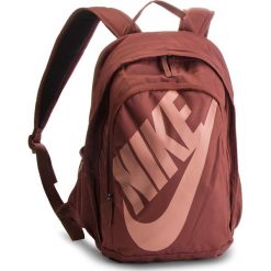 Plecak NIKE - BA5217 236. Brązowe plecaki damskie Nike, z materiału, sportowe. W wyprzedaży za 149.00 zł.