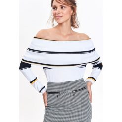 SWETER W PASKI Z ODSŁONIĘTYMI RAMIONAMI. Swetry damskie TOP SECRET. W wyprzedaży za 44.99 zł.