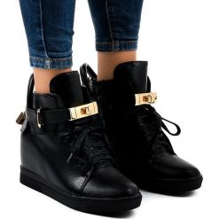 Czarne sneakersy na koturnie z klamrą H6600A. Czarne botki damskie ButyModne, na jesień, bez obcasa, na koturnie, bez zapięcia. W wyprzedaży za 69.00 zł.