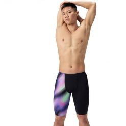 Speedo STROJE PŁYWACKIE MEN'S ML ONE-LEG PRINTED JAMMER AM BLUE/PURPLE 8-00518918745 T34 D5. Fioletowe kąpielówki męskie Speedo, m, bez wzorów. Za 225.39 zł.