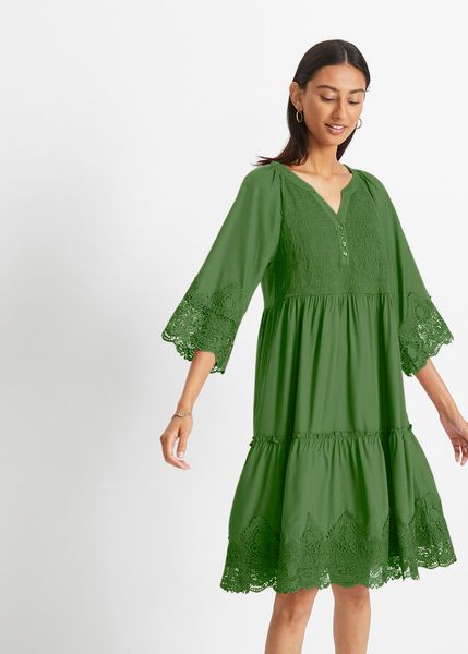 Sukienka szmizjerka z koronką. Zielone sukienki damskie bonprix, bez wzorów, z koronki, bez kołnierzyka, bez ramiączek, szmizjerki. Za 229.99 zł.