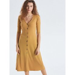 Sukienka midi z guzikami - Żółty. Sukienki damskie Cropp. W wyprzedaży za 29.99 zł.