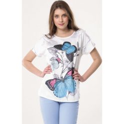Biała Bluzka Pleasing. Białe bluzki damskie marki Born2be, z aplikacjami, z dzianiny, z okrągłym kołnierzem, z krótkim rękawem. Za 39.99 zł.