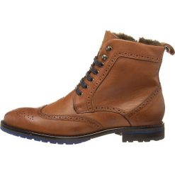 Skórzane botki w kolorze jasnobrązowym. Brązowe botki męskie Otto Kern, bez wzorów, z materiału, bez zapięcia. W wyprzedaży za 329.95 zł.
