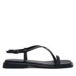 Sandały Vagabond Shoemakers. Czarne sandały damskie Vagabond Shoemakers, bez wzorów, bez obcasa, na płaskiej podeszwie, bez zapięcia. Za 259.99 zł.