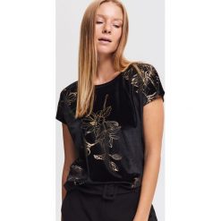 Welurowy T-shirt - Czarny. Czarne t-shirty damskie Reserved, z weluru. Za 79.99 zł.