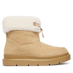 Śniegowce Guess. Brązowe śniegowce i trapery damskie Guess. Za 714.99 zł.