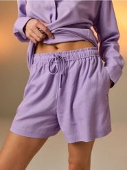 Szorty z domieszką lnu - fioletowy. Fioletowe szorty damskie Sinsay, l, bez wzorów. Za 29.99 zł.