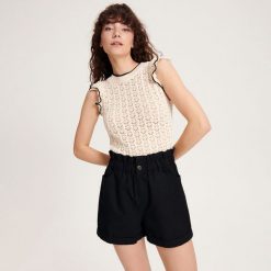 Szorty typu paperbag - czarny. Czarne szorty damskie Reserved, l, bez wzorów, z tkaniny. W wyprzedaży za 45.99 zł.