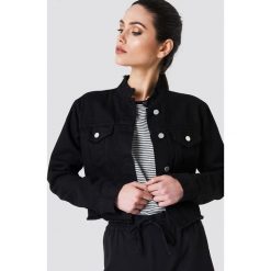 NA-KD Trend Krótka kurtka jeansowa - Black. Czarne kurtki damskie NA-KD Trend, z jeansu. Za 202.95 zł.