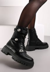 Czarne Workery Botki z Rzepami Ozdobione Klamerkami z Cyrkonami Sotina. Czarne botki damskie Renee, bez obcasa, na płaskiej podeszwie, bez zapięcia. Za 169.99 zł.