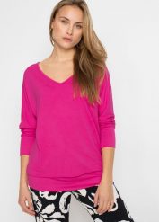 Bluzka oversize z lejącej wiskozy. Czerwone bluzki damskie bonprix, bez wzorów, z wiskozy, bez kołnierzyka, bez ramiączek. Za 59.99 zł.