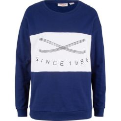 Bluza z bawełny z nadrukiem bonprix kobaltowo-biały. Bluzy damskie bonprix. Za 49.99 zł.