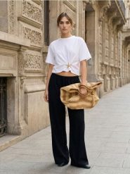 Bawełniana koszulka z ozdobną aplikacją w kształcie rozgwiazdy - biały. Białe t-shirty damskie Sinsay, l, z aplikacjami, z bawełny, bez kołnierzyka. Za 29.99 zł.