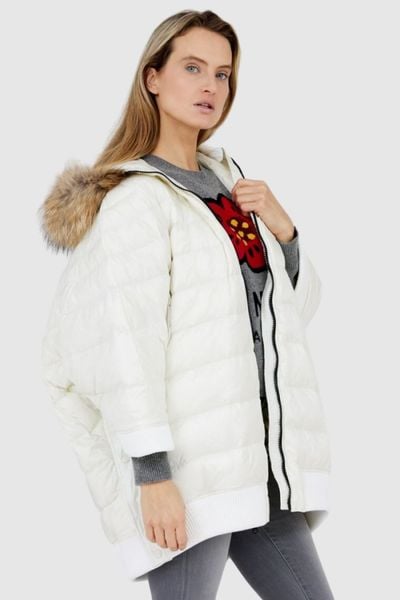 BLAUER Ecru damski puchowy płaszcz z futrem jenota, Rozmiar S. Białe kurtki damskie Blauer USA, s, bez wzorów, z puchu, bez kaptura. W wyprzedaży za 1,199.99 zł.