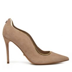 Szpilki Guess. Brązowe szpilki damskie Guess, z aplikacjami, bez obcasa, bez zapięcia. Za 699.99 zł.