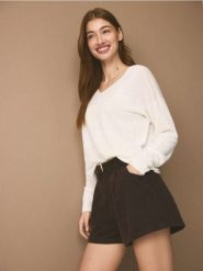 Szorty z lyocellem - czarny. Czarne szorty damskie Reserved, l, bez wzorów, z bawełny. Za 139.99 zł.