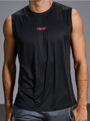 Tank top z drobnym napisem - czarny. Czarne t-shirty męskie Sinsay, l, bez wzorów, sportowe, bez kołnierzyka. W wyprzedaży za 14.99 zł.